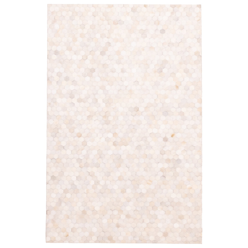 Tapis ivoire en patchwork de vache 5 pi 1 po x 8 pi 0 po