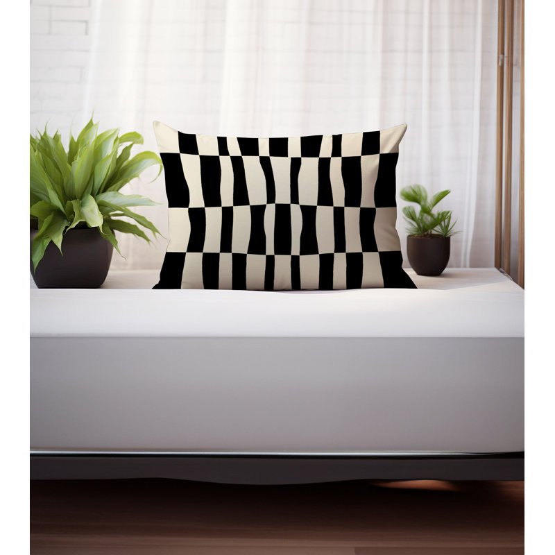 Coussin décoratif réversible en polyester filé Bianca, H 25 po x l 18 po, Noir / Blanc cassé