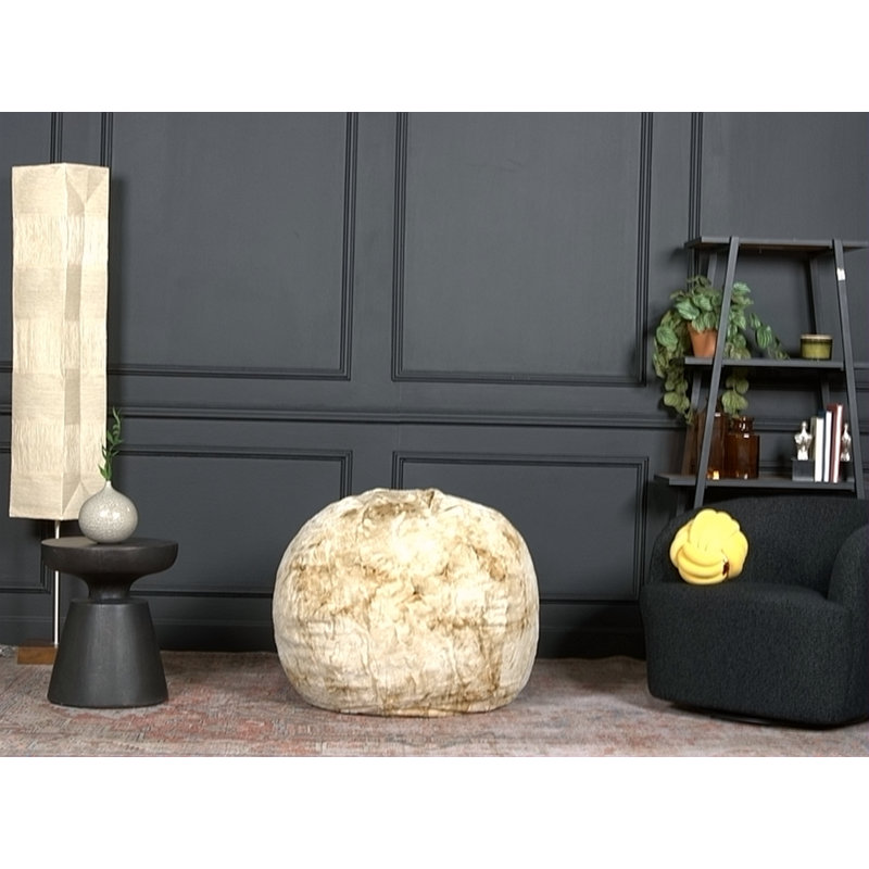 Fauteuil à billes à poils longs et à poils arrondis Cat, blanc et beige