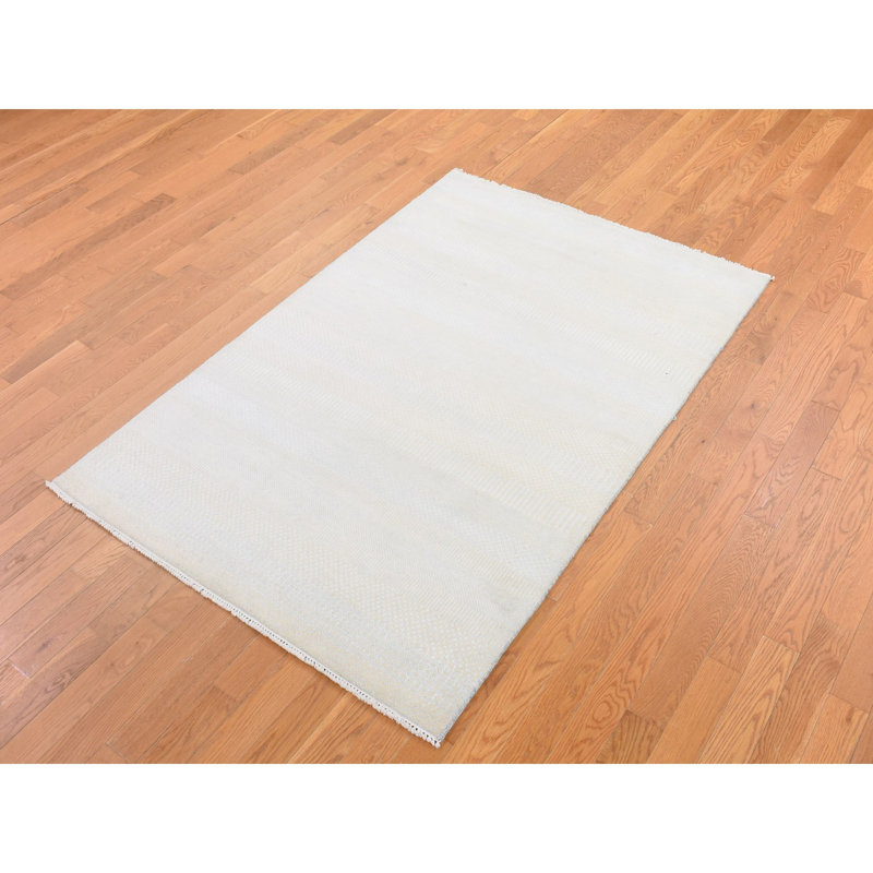 Tapis oriental ivoire, moderne, noué à la main en laine et en soie 4 pi 1 po x 6 pi 1 po 6044C4BCE2E540E198254B264F619950
