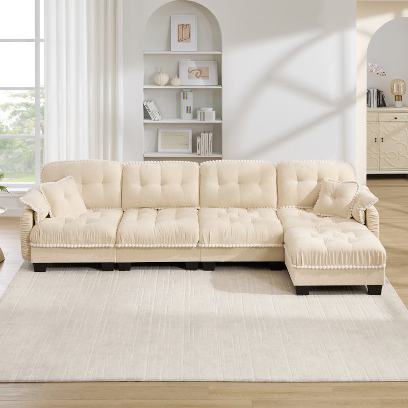 Canapé en forme de L en chenille avec 4 coussins, repose-pieds mobile et garniture capitonnée matelassée de conception ergonomique, canapé à assise profonde facile à assembler pour le salon, le bureau, un appartement, beige crème