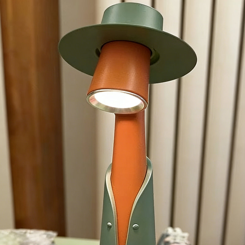 Lampe de table à DEL avec chapeau et manteau Whimsical Gentleman, lampe de bureau moderne rechargeable avec commande tactile, lampe de chevet à intensité variable pour chambre à coucher, bureau, salon