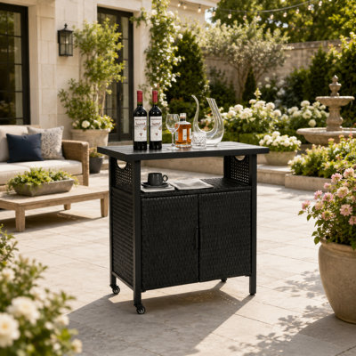 Chariot-bar extérieur avec roulettes, chariot de service de patio en osier avec tablettes de rangement