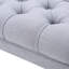 Banc gris classique avec capitonnage à boutons fins, coutures en losanges et pieds en demi-cercle élégants pour la décoration intérieure-786902477