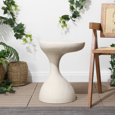 Table d'appoint et tabouret d'appoint intérieur / extérieur en polyrésine de 19,75 po Boracay