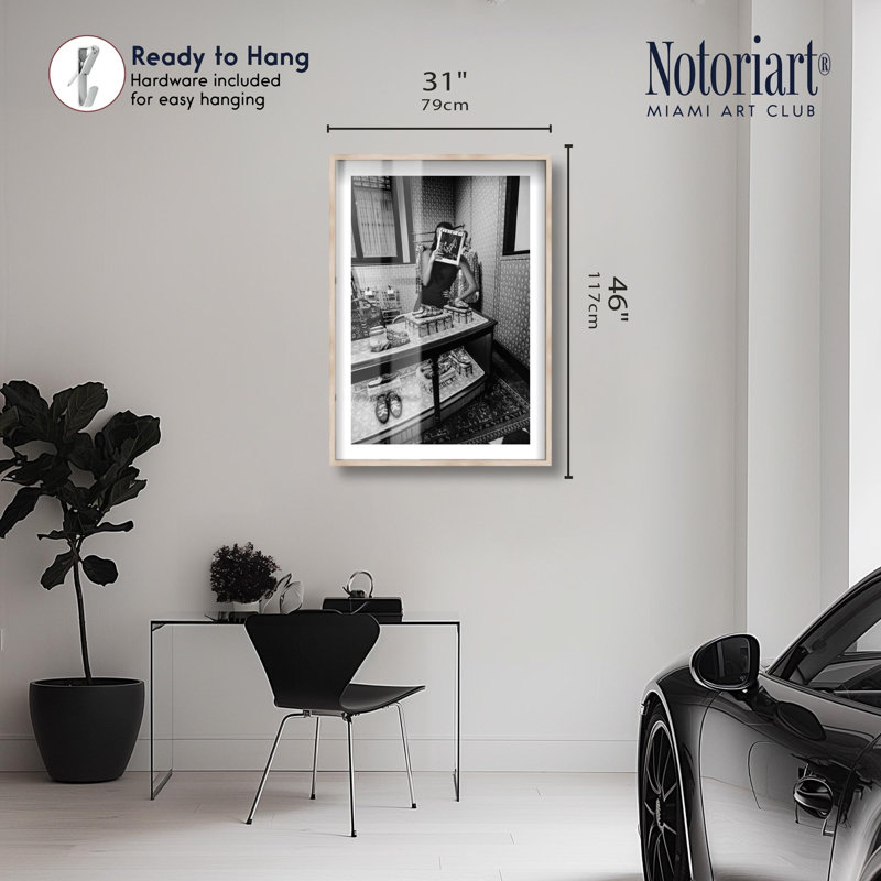«Peaking Shadowbox» par Notoriart, H 46 po x l 31 po, Crème, crème