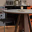 Table multifonctionnelle légère et luxueuse-390985901