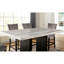 Table à manger transitionnelle 7 pièces avec table rectangulaire en marbre et 6 chaises hautes rembourrées en flanelle aux teintes grises ou noires de style contemporain, éléments traditionnels