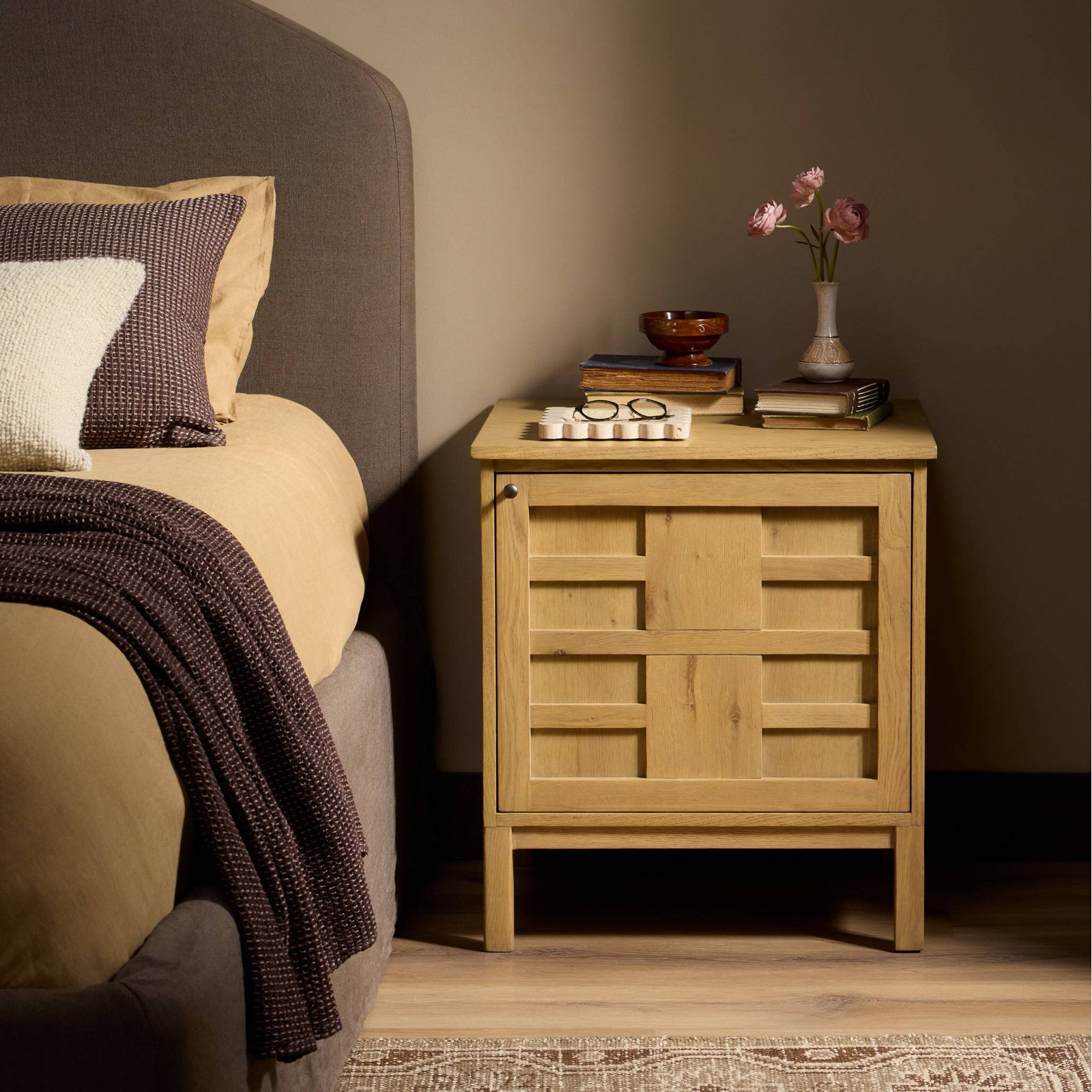 1-Door Oak Nightstand, Natural Oak, Right