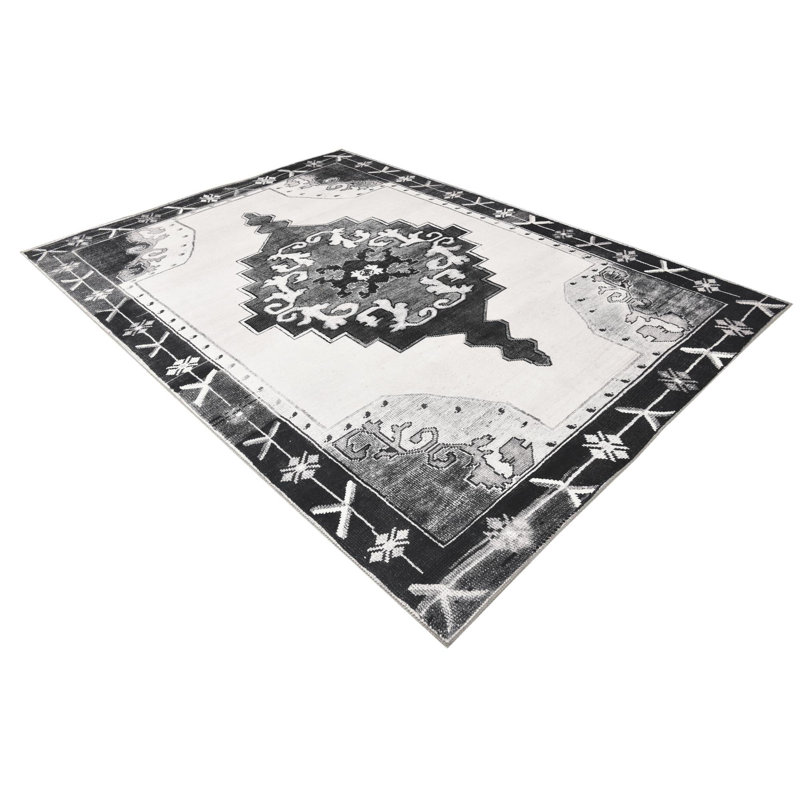 Antwane Oriental Indoor Rug, Rectangle 7'6" x 10'6"