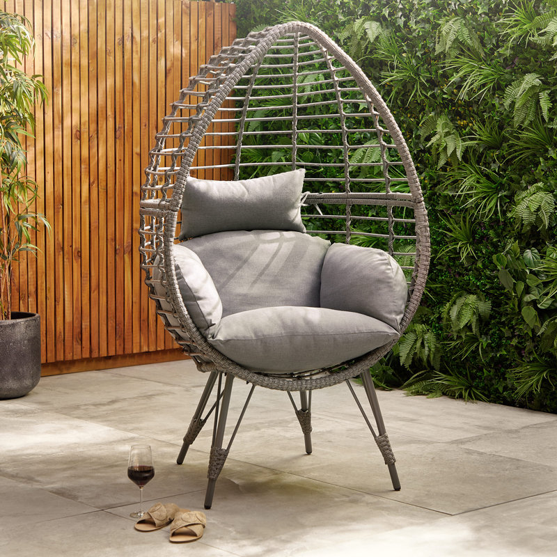 Wicker Outdoor Lounge Chair
