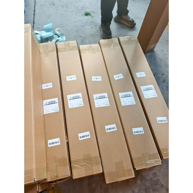 Gazon artificiel de 3 pi x 16 pi pour terrasse extérieure avec pelouse et trous de drainage