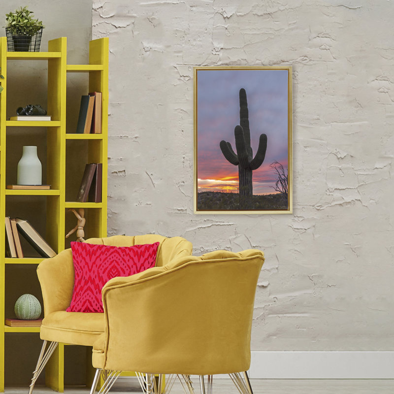 Cadre flottant Arizona Cactus at Sunset, conception de Jeff Poe, H 31 po x l 21 po, Cadre flottant métallique doré