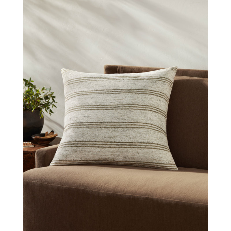 Coussin Amber Lewis x Loloi Zephyr, Ivoire / olive, 22 po x 22 po, Polyester/ Bourre en polyester
