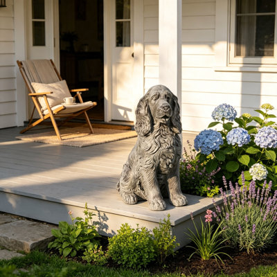 Statue de chien cocker spaniel assis réaliste Rory de 45 cm (18 po) avec finition antique