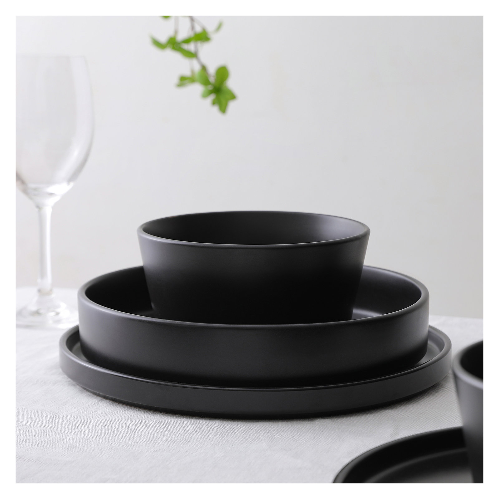 Celina Dinnerware Set Stoneware, Black, 24 Pieces