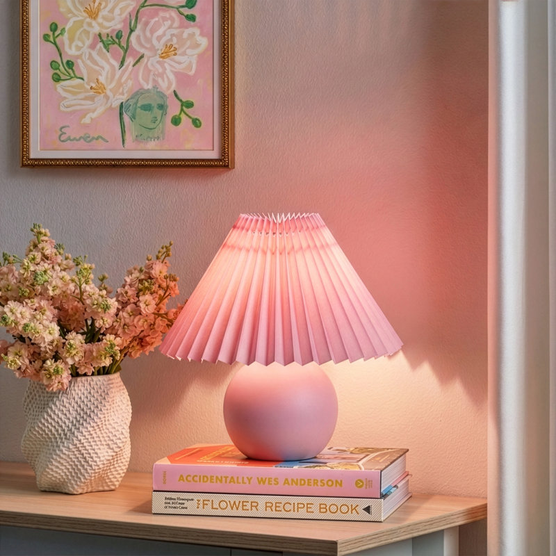 Lampe de table à DEL Serena 25 cm, abat-jour plissé de style empire, base en céramique rose, Rose