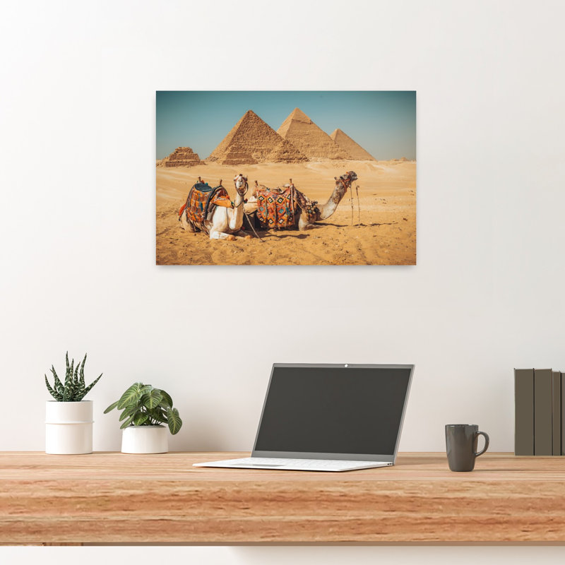 Pyramides de Gizeh et chameaux - Illustration murale abstraite et paisible représentant un paysage contemporain