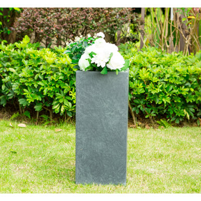 Pot de fleurs en béton
