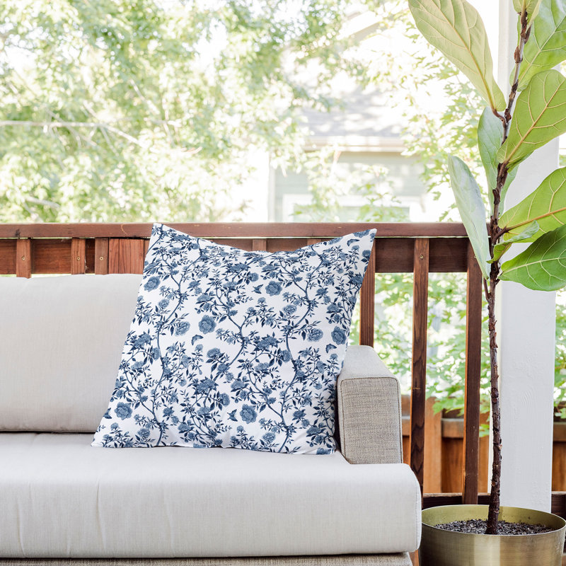 Evanjelina & Co Chinoiserie Classic Blue Throw Pillow, 20 po x 20 po