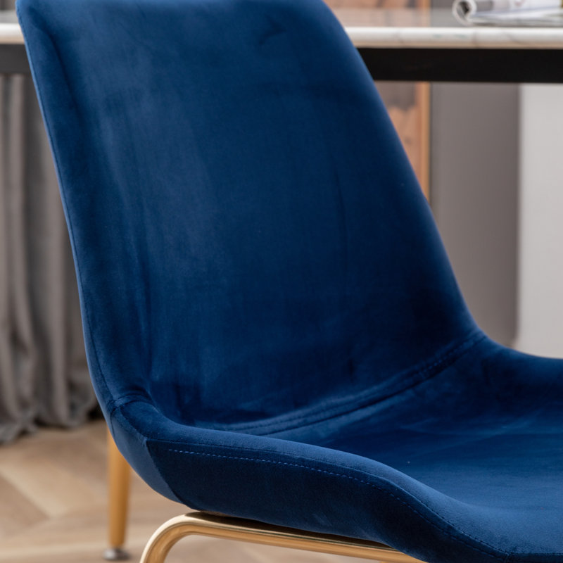 Salle à manger avec base ronde - table à tréteaux et deux choix de sièges luxueux