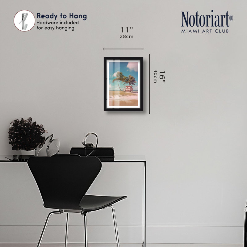 «Coral Coast Guard Shadowbox Print» par Notoriart, H 16 po x l 11 po, Noir