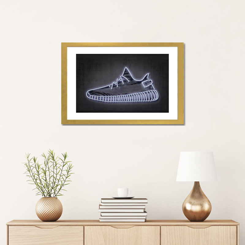 « Sneaker Y » par octave Mielu-impression d’art graphique, Papier encadré doré, Blanc, H 16 po x l 24 po x P 1 po