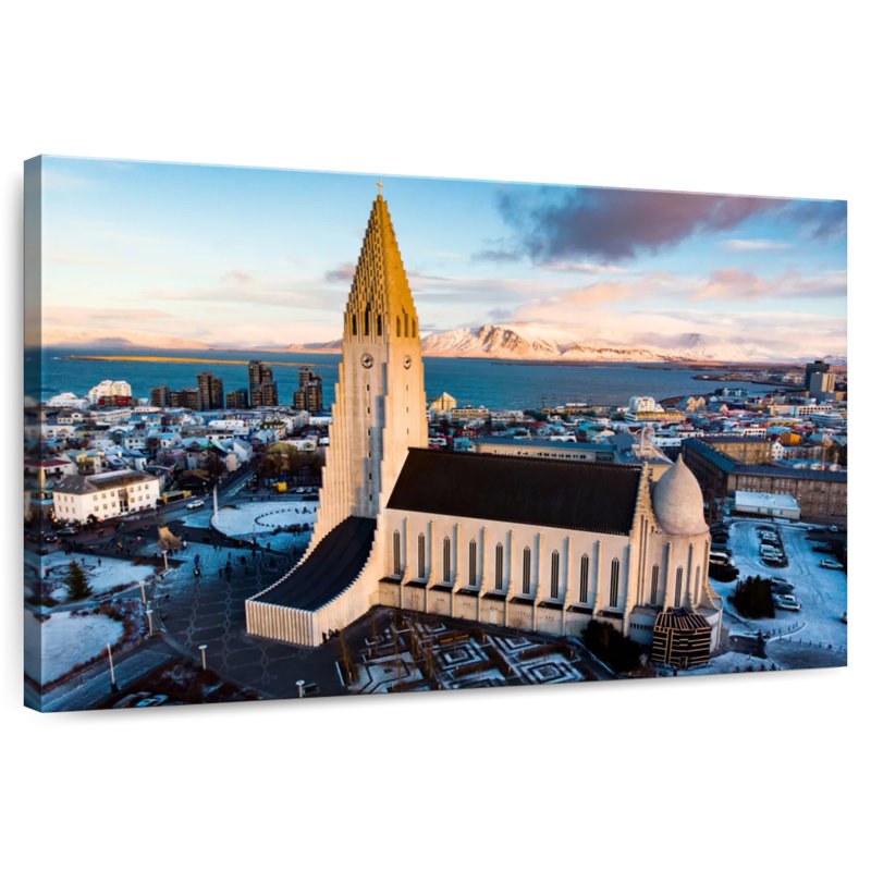Nicci HallgrvÃ‰Â¬?mskirkja Skyline