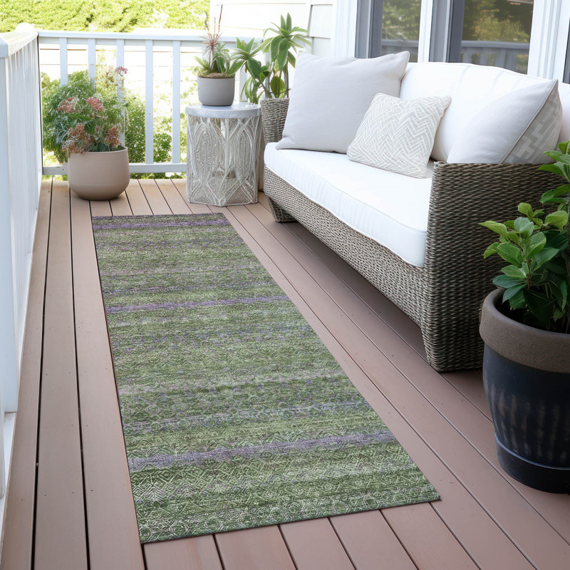 Tapis olive intérieur / extérieur lavable à la machine Xhevrie, Runner 2'3" x 7'6"