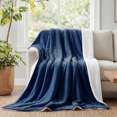 Bedsure GentleSoft™ Sherpa Blanket – Thick All-Season Warm Bed Blanket – Ideal Gift for College Students