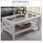 Table basse de style campagnard avec structure en bois, plateau en verre trempé et tablette de rangement en dessous