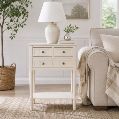 Console mince en bois avec trois tiroirs de rangement et une tablette inférieure, idéale pour les entrées étroites et les espaces de vie restreints.