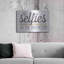 «No Selfies in the Bathroom» par Marla Rae, art mural en métal-27736695