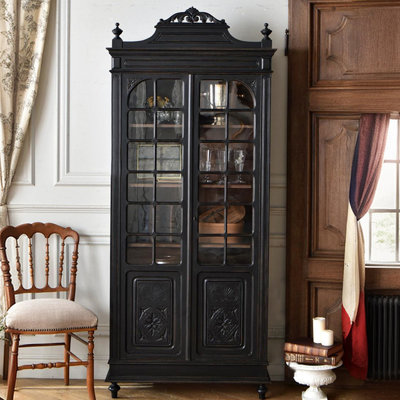 Noir massif + bois manufacturé + vitrines