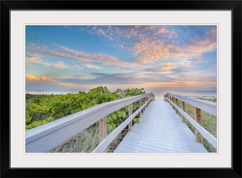 « the walk to coucher de coucher de soleil beach », reproduction de photo andrew vernon, H 24 po x l 32 po x P 1 po