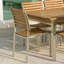 Chaise de patio empilable en teck