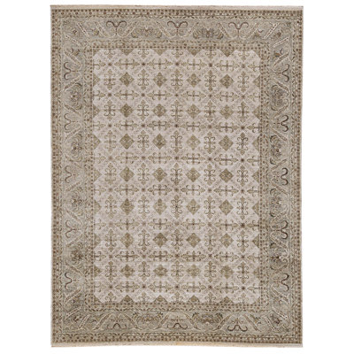 Hand Knotted Wool Area Rug in Ivory And Green