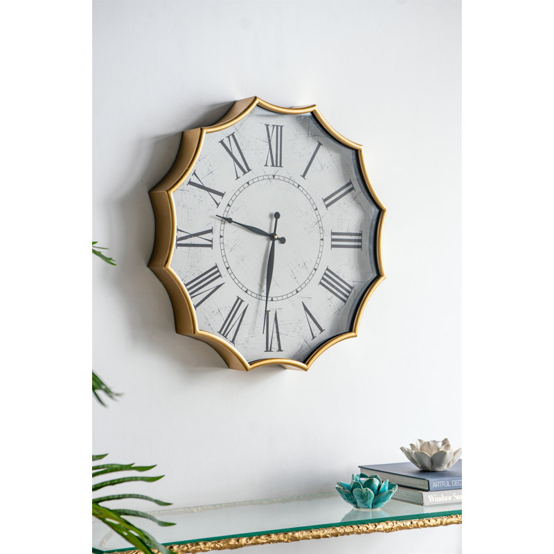 Horloge murale 23,5 x 2,5 x 23,5 po à chiffres romains rétro avec bordure dorée