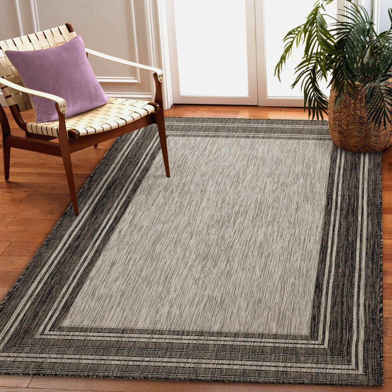 Tapis intérieur / extérieur noir Bugbee, Rectangle 3 pi 3 po x 4 pi 11 po