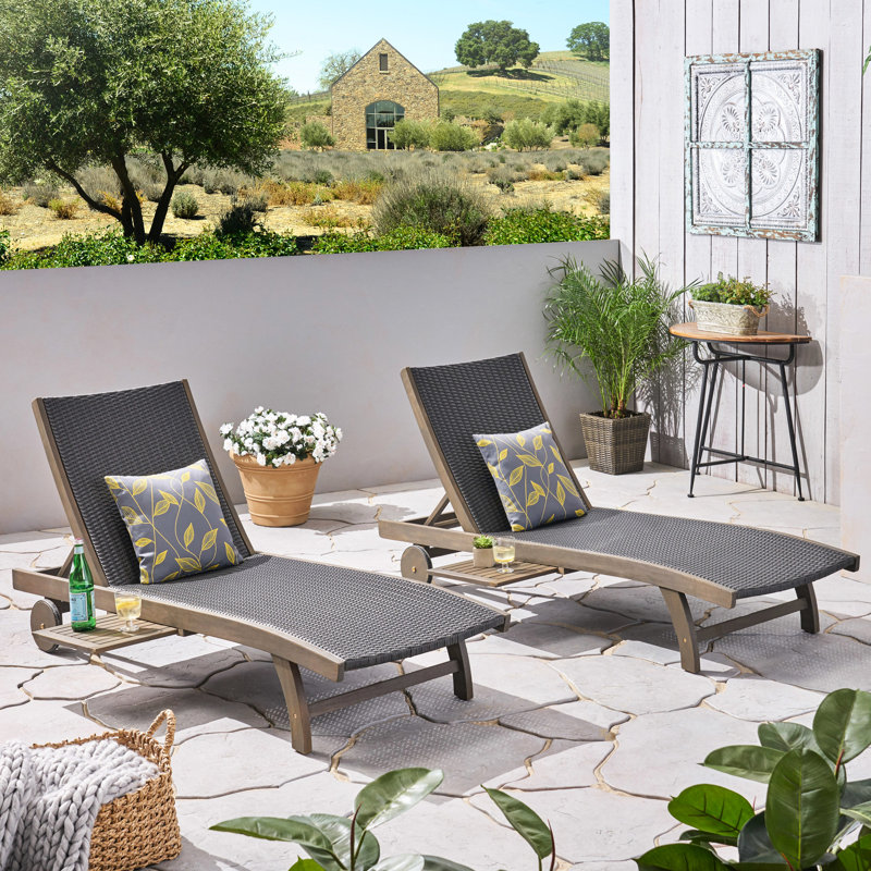 Chaise longue avec plateau coulissant, gris, structure en bois, siège pour une détente d'angle à long terme