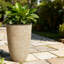 Ensemble de 2 grandes jardinières avec pots intérieurs, grandes jardinières rondes en plastique de 21 po de hauteur avec finition imitation pierre pour le jardinage en pot intérieur et extérieur