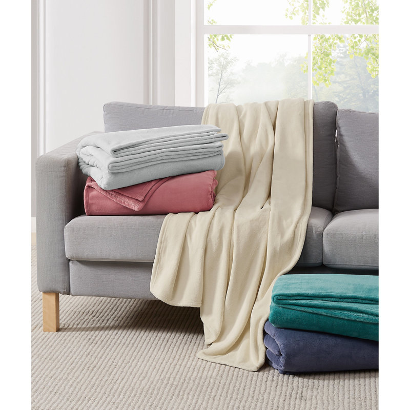 5th Avenue Lux Ultra Plush 50x70 Throw, Blue