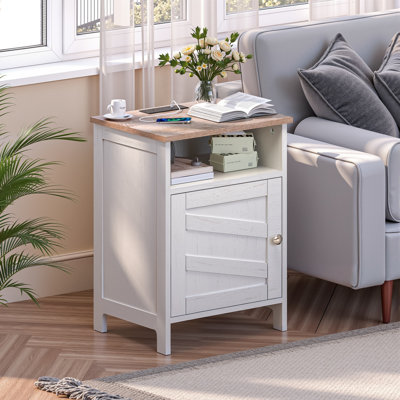 Table de chevet de ferme avec station de charge, table de chevet avec tablette ouverte, table de chevet avec armoire fermée, table de bout en bois avec ports USB et prises pour la chambre à coucher, le salon