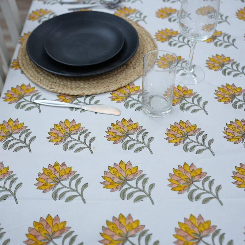 Housse de table florale fabriquée à la main - charme subtil pour votre salle à manger, fleur d'été, jaune, L 70 po x L 108 po
