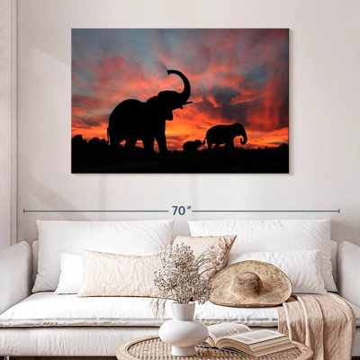 Silhouette d'éléphant au coucher du soleil