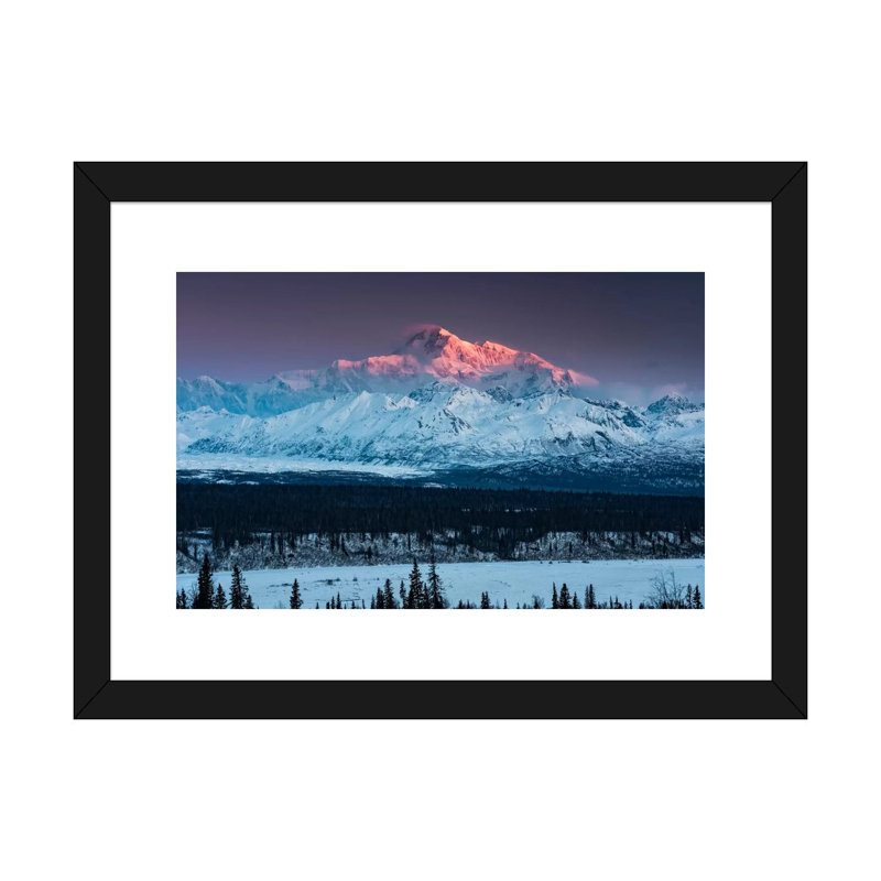«Denali Glow» par Stefan Hefele - reproduction de photo, Papier encadré noir, H 24 po x l 32 po x P 1 po