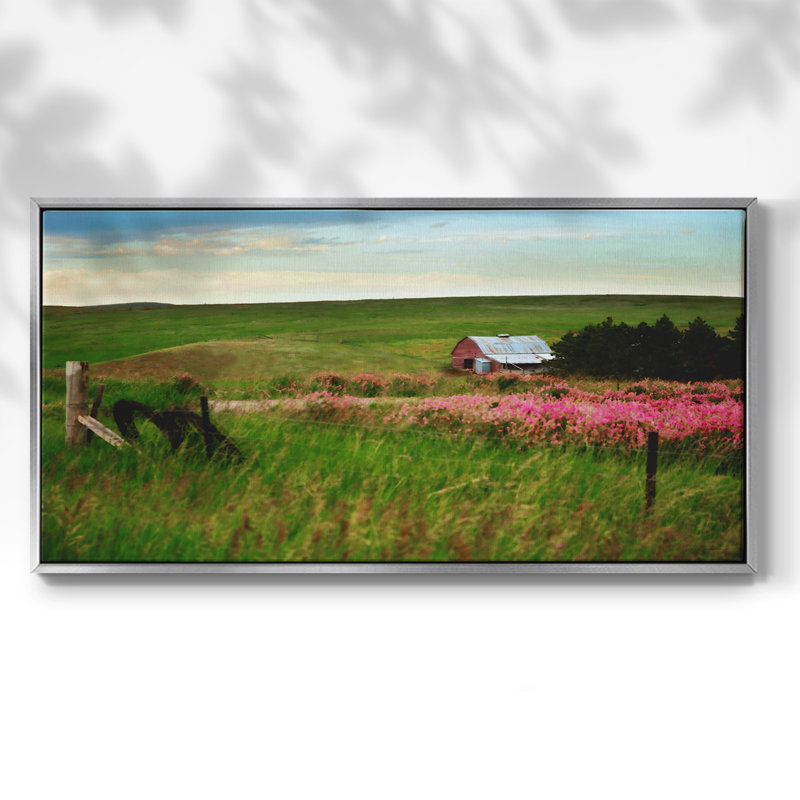 Eden Flower Fields And Barn - Toile tendue avec châssis tendue, prête à accrocher, H 25 po x l 49 po, Argent argent