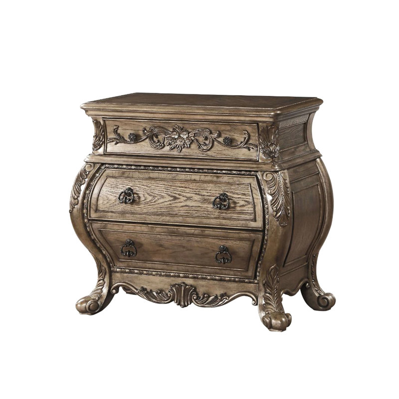 Table de chevet 3 tiroirs Traditional en chêne brun avec glissières latérales en métal et poignées antiques