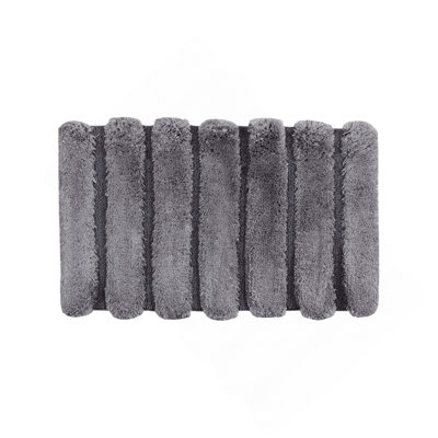 Tapis gris 21 po x 34 po