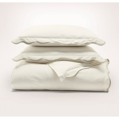 Signature Curved Edge Bedding Set